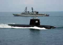 日潜艇进南海 中国可用其练兵弥