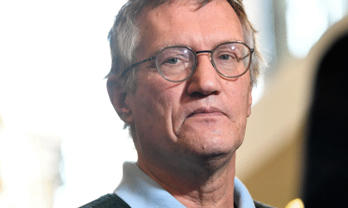 欧洲头条丨听说我们的新冠检测试剂盒又被瑞典黑了,独家采访还原真相!