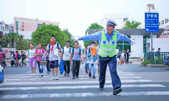 连云港灌云一名辅警“微信运动”晒出的担当