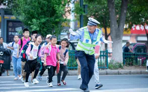 连云港灌云一名辅警“微信运动”晒出的担当