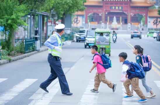 连云港灌云一名辅警“微信运动”晒出的担当