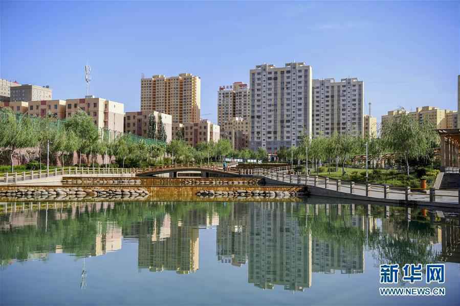 旗引天山南北 谱写发展新篇——以习近平同志为核心的党中央关心新疆工作纪实