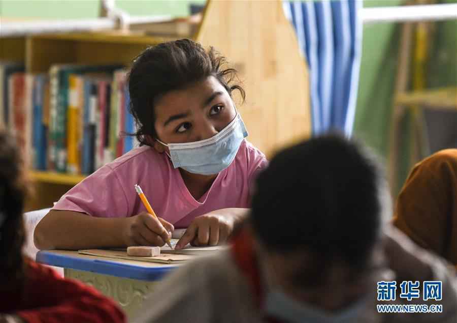 旗引天山南北 谱写发展新篇——以习近平同志为核心的党中央关心新疆工作纪实