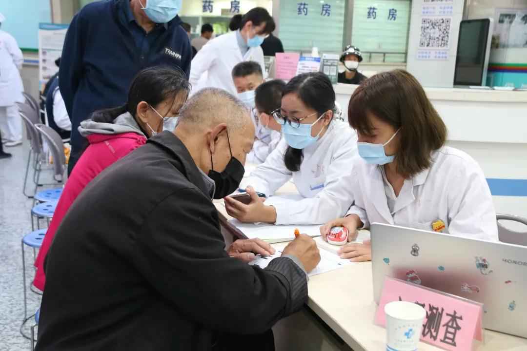 河北医科大学第一医院举办“世界精神卫生日”义诊活动