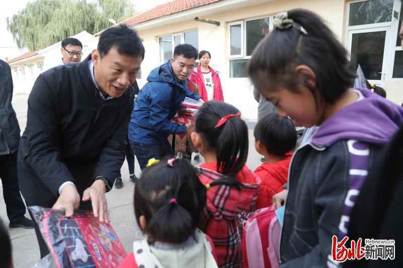 河北医大一院组织专家团赴张家口扶贫点义诊慰问