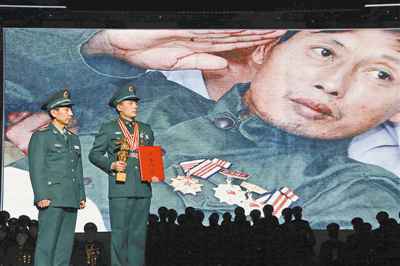 首艘国产大邮轮交付 我国集齐造船业“三颗明珠”