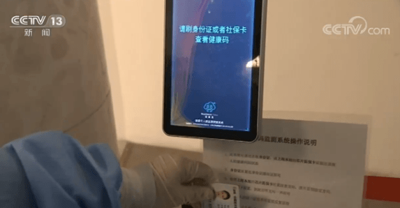 新科技却成老人的“老大难”?白岩松:智能化生活“等一等”他们的步伐