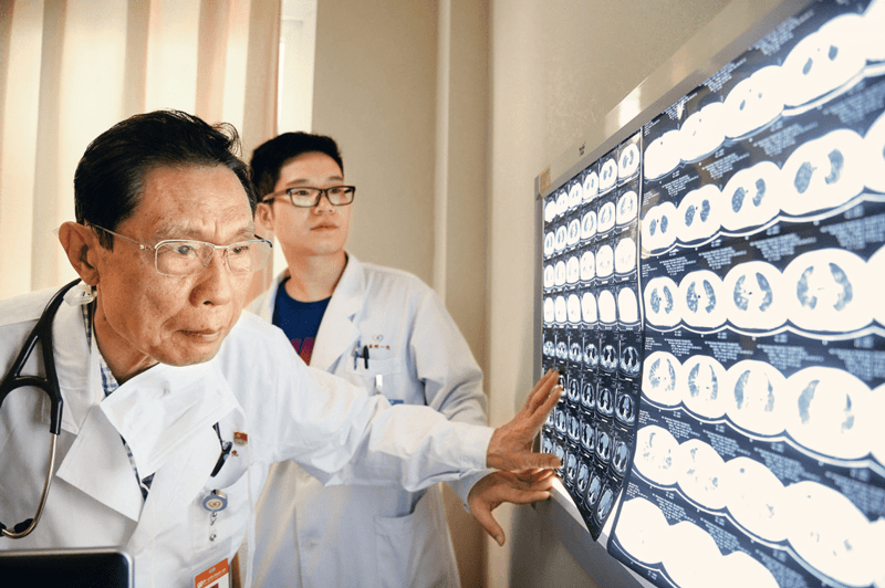 钟南山:“共和国勋章”当之无愧