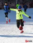 足球与雪地“激情碰撞” 河北省