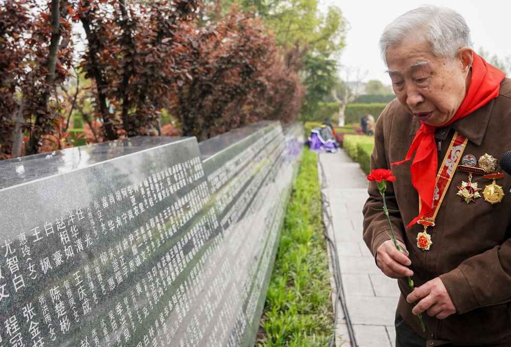 “老战友，日子越好，我越想念你们！”