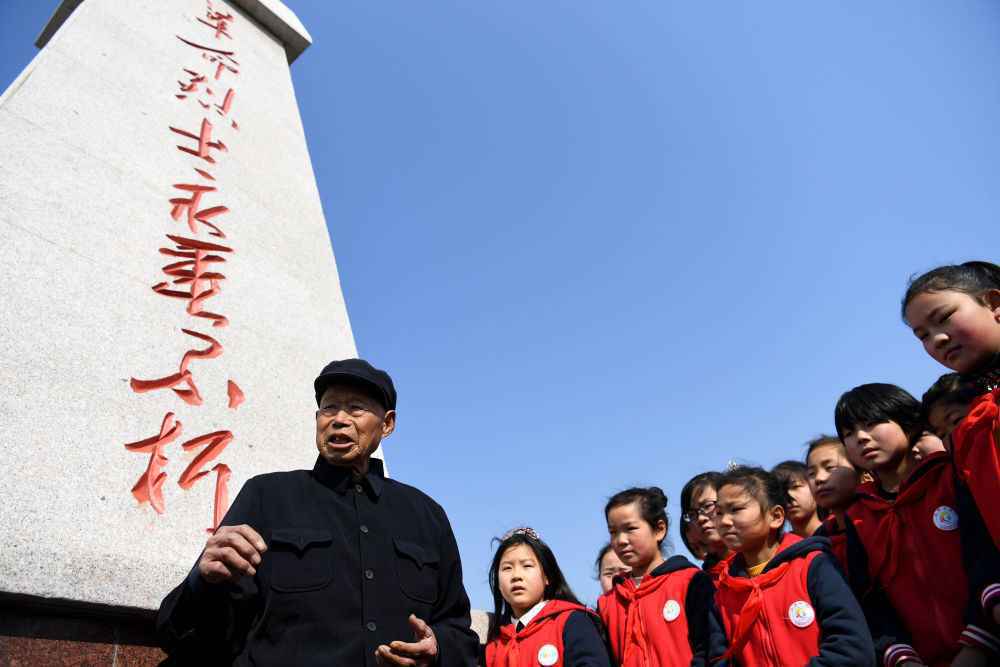 镜观中国 | 百年奋斗 致敬英雄