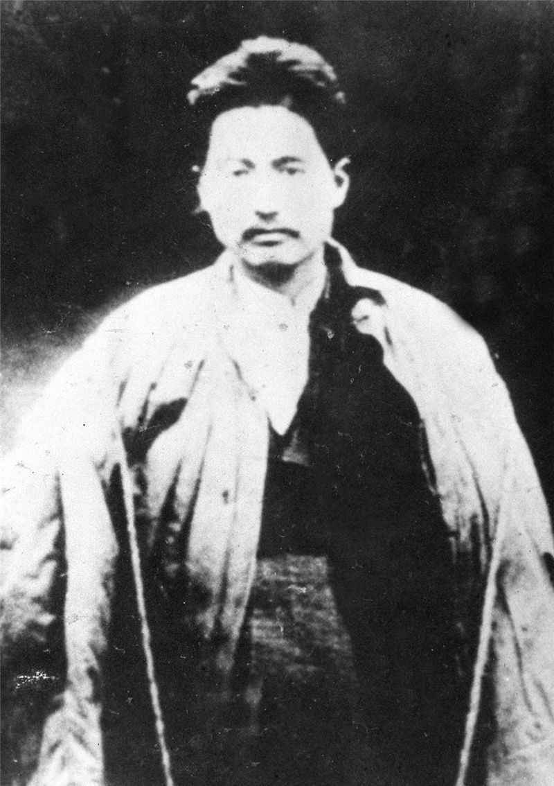 初心长留天地间——献给百年来奉献牺牲的中国共产党人