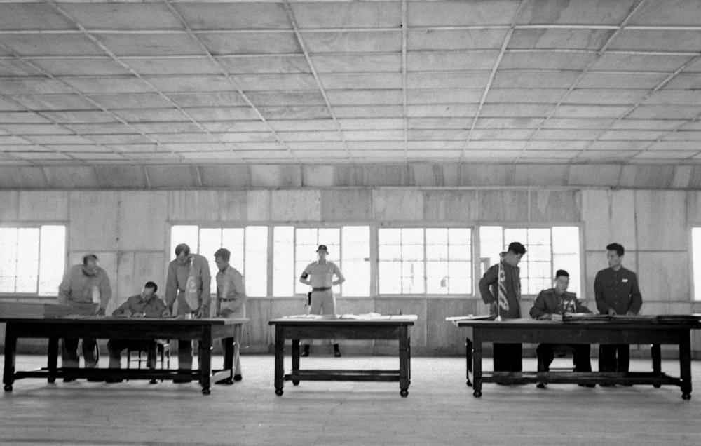 新华全媒+丨穿越百年的青春回答:因热爱而滚烫