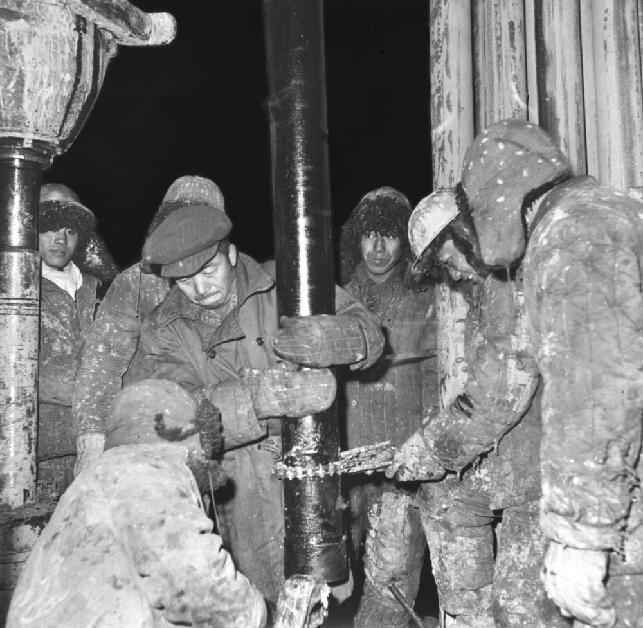 新华全媒+丨穿越百年的青春回答:因热爱而滚烫