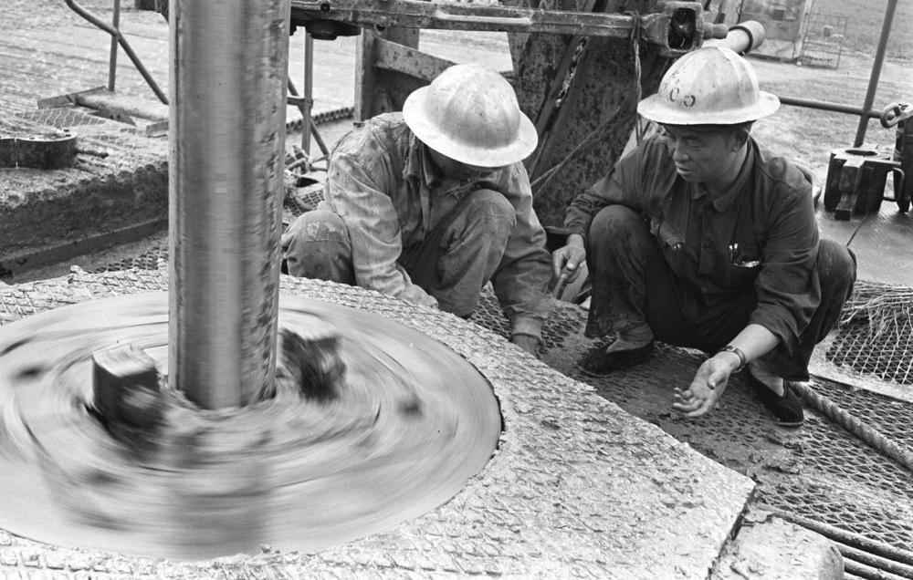 新华全媒+丨穿越百年的青春回答:因热爱而滚烫