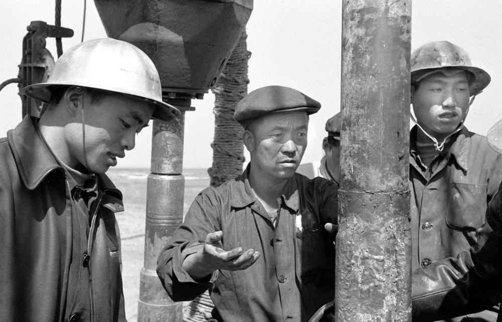 新华全媒+丨穿越百年的青春回答:因热爱而滚烫